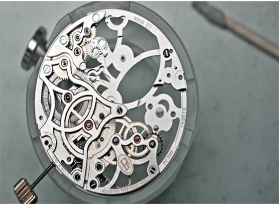 帕玛强尼机械手表和石英手表区别，买哪个好？