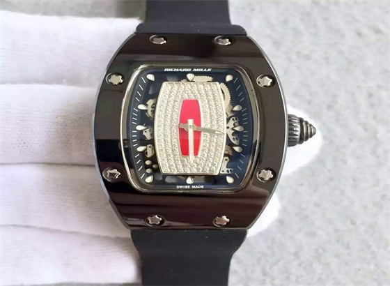 如何更换里查德米尔手表的表带？