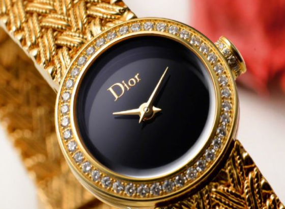 如何更换迪奥手表的表带扣？