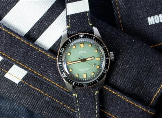 豪利时（ORIS）DIVERS 65桃太郎特别版