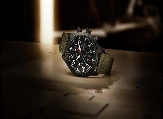 万国(IWC)搭载Top Gun飞行员计时码表