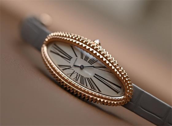 年度最佳WatchPro女士腕表：卡地亚（Cartier）BaignoireAllongé