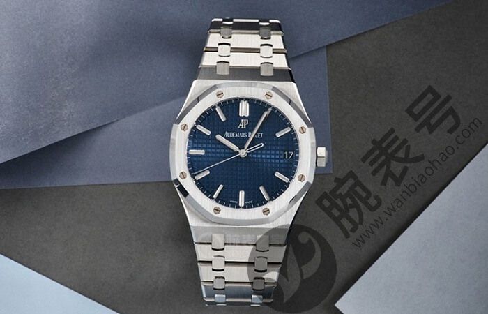 动手使用Audemars Piguet爱彼34毫米自动上链皇家橡树女士腕表