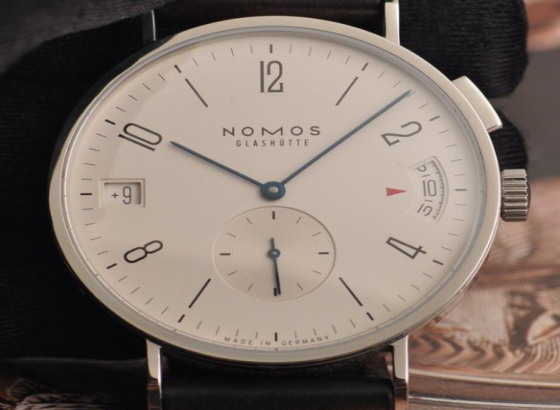 NOMOS手表更换表冠