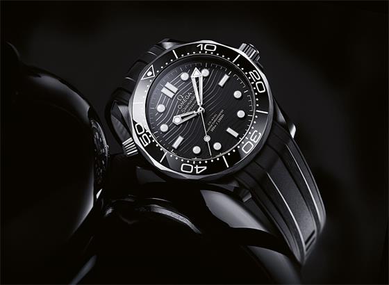 欧米茄Seamaster Diver 300M钛金属和陶瓷