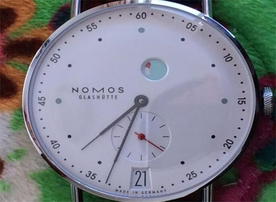 NOMOS手表电池使用时间