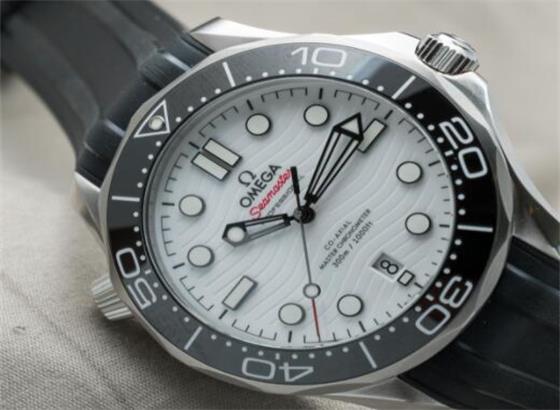 欧米茄Seamaster Diver 300M