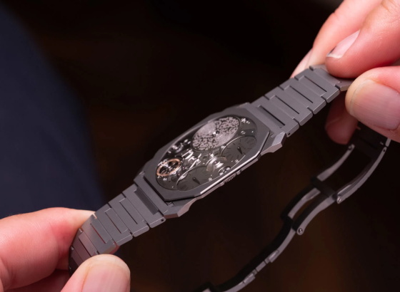 宝格丽Octo Finissimo Ultra是世界上最薄的机械手表厚度为1.8毫米