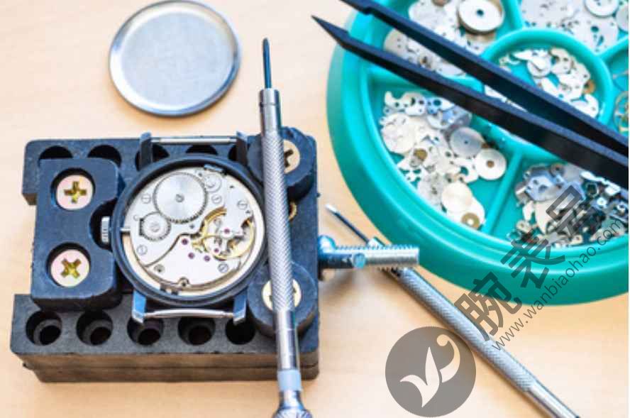 天梭手表表把头防水圈怎么拆卸