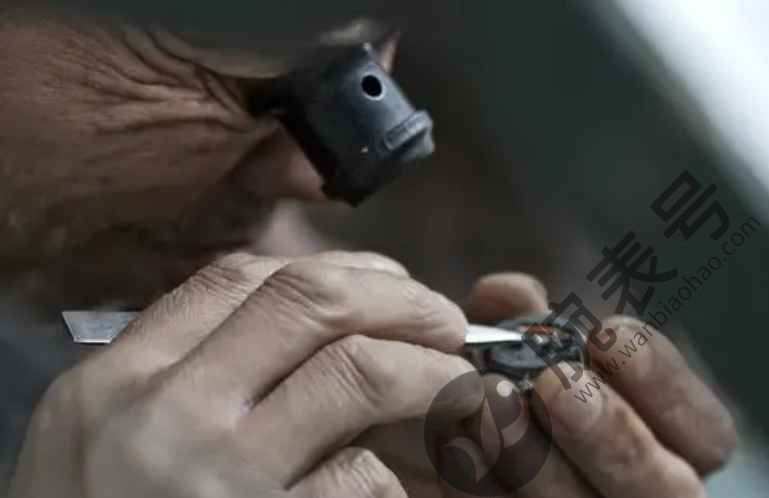 尊皇手表分针和刻度对不齐