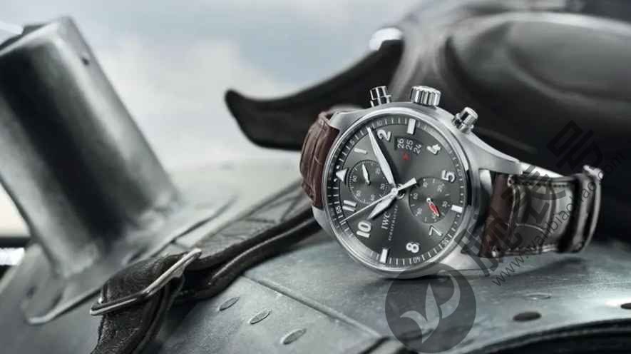 真力时手表把头不正可以自己调吗