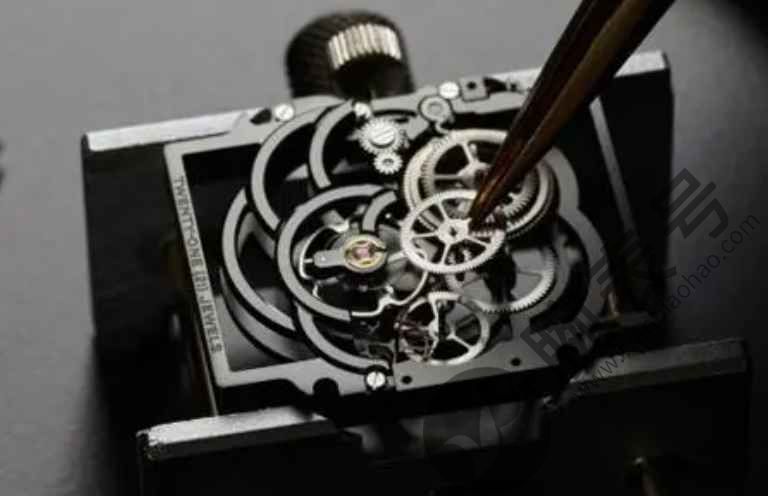 沛纳海手表不走了维修多少钱呢