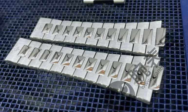 芝柏手表怎么把头扭按回去